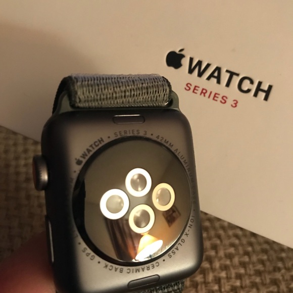 Apple Watch 3 42mm nuevo - Picture 1 of 2